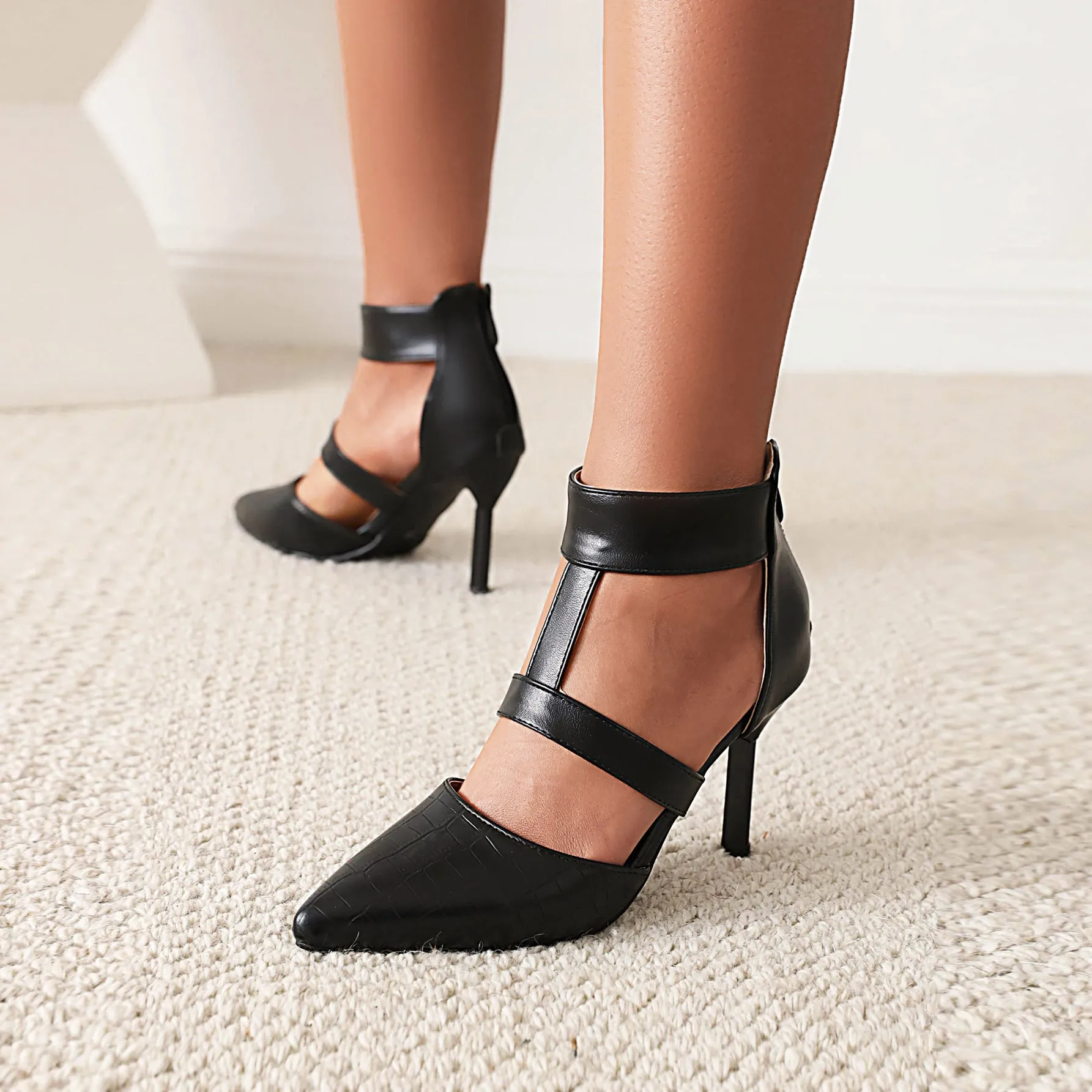 Bigsizeheels T Strap Pointed Toe Stiletto Heels Sandals - Black