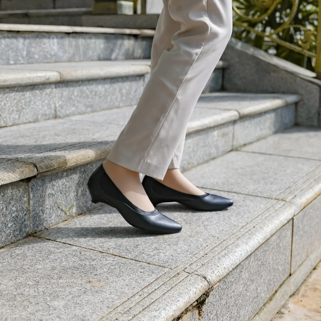 Defect Selina Pointed Kitten Heel