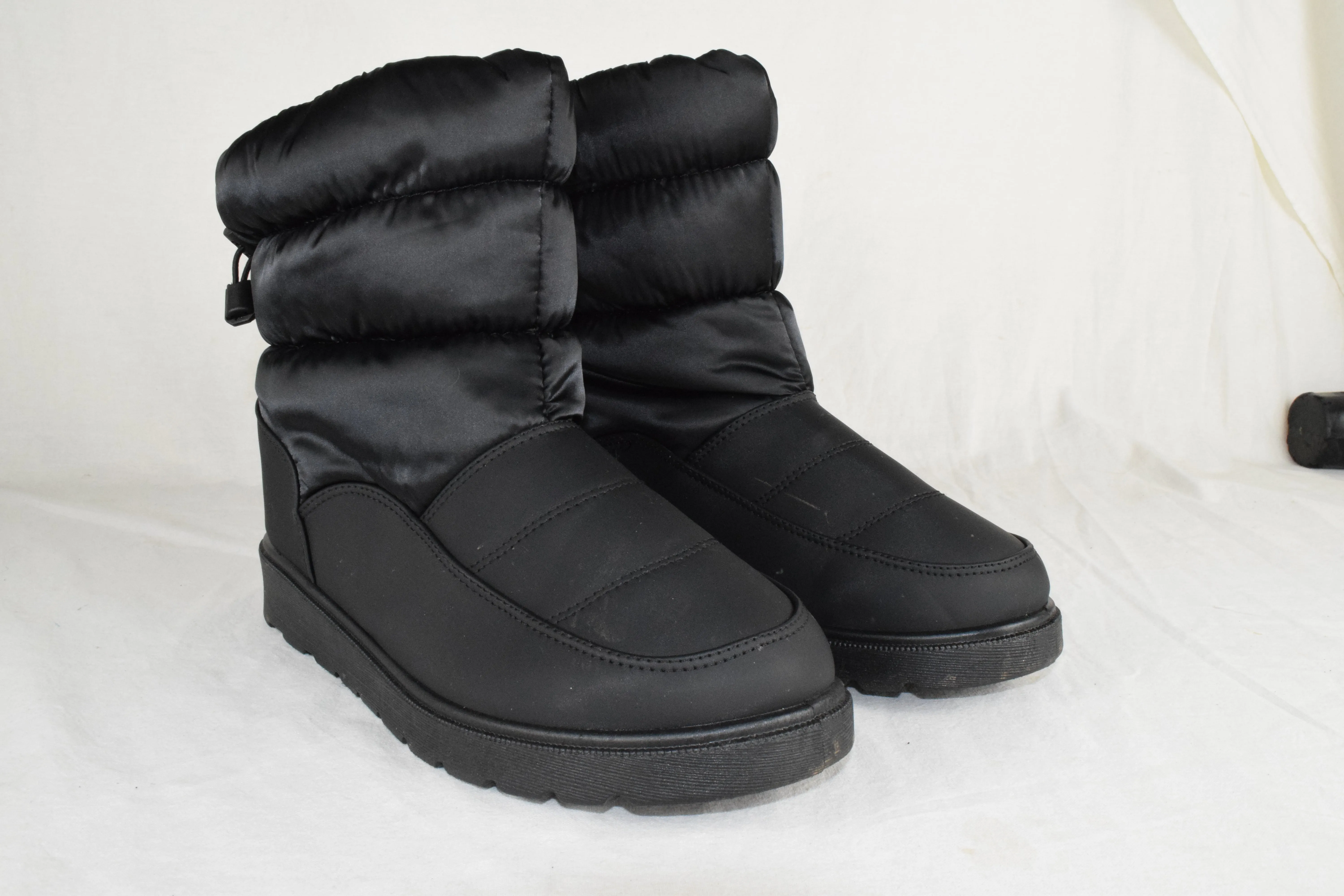 Soda Women Snow boots Waterproof Fur Lining Nylon Ankle Bootie Black SNOW size 9