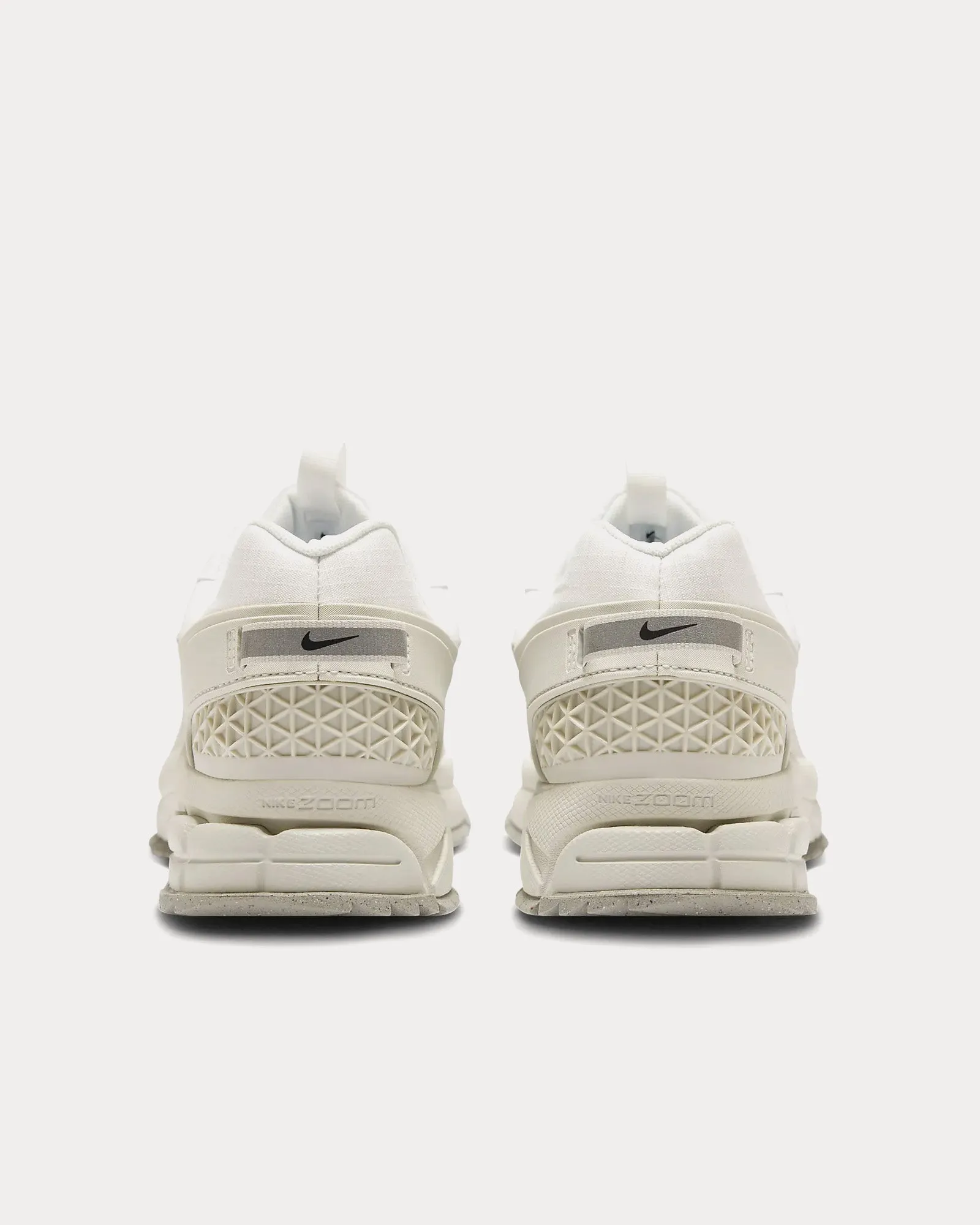 Zoom Vomero Roam Summit White / Light Bone / Light Iron Ore / Summit White Low Top Sneakers