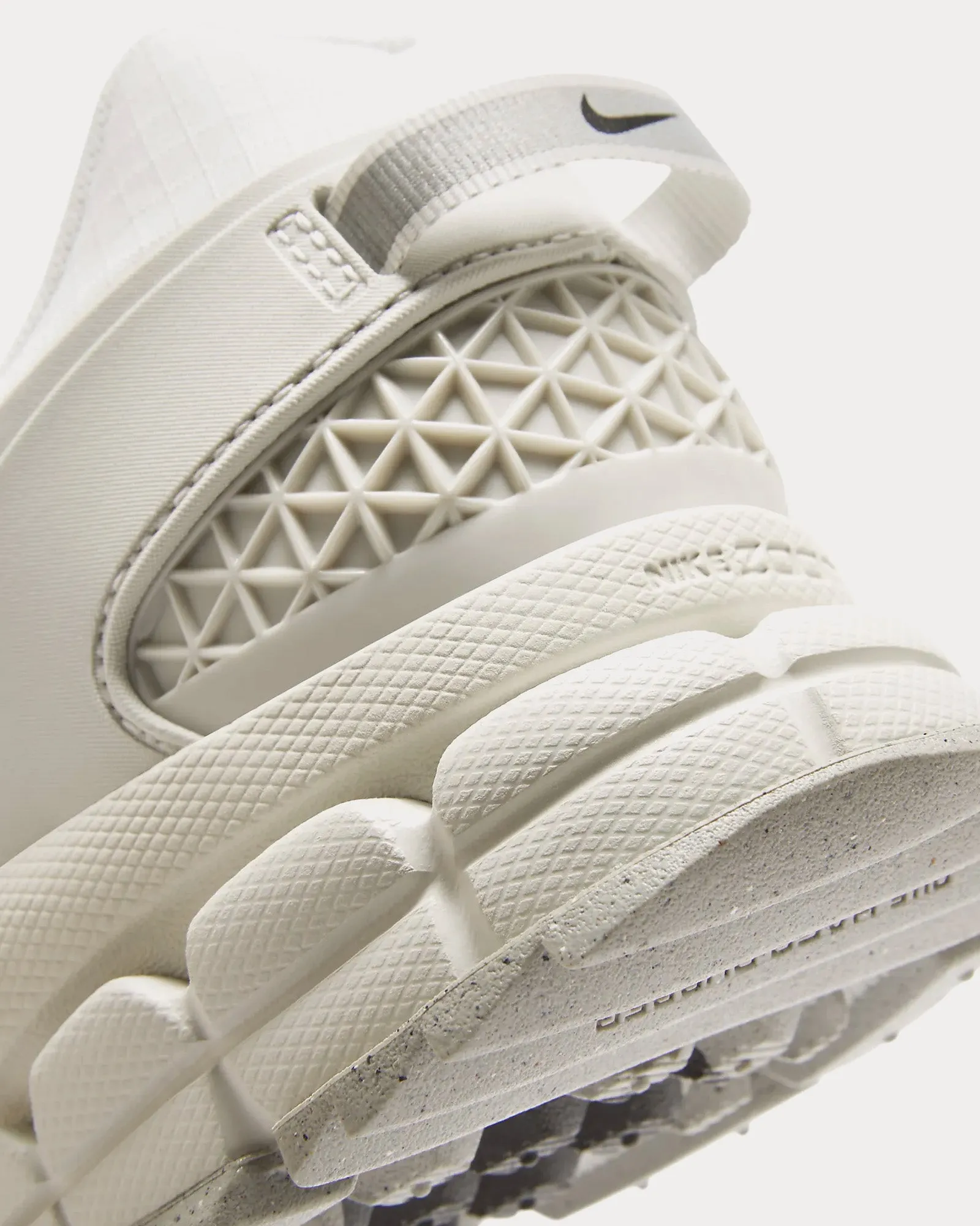 Zoom Vomero Roam Summit White / Light Bone / Light Iron Ore / Summit White Low Top Sneakers